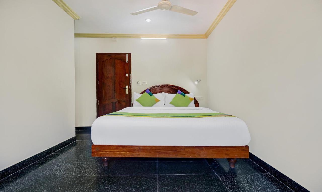 Itsy Hotels The Waters Edge Beach Resort Ковалам Екстериор снимка