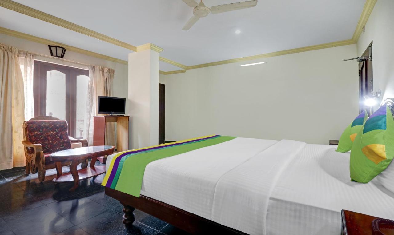 Itsy Hotels The Waters Edge Beach Resort Ковалам Екстериор снимка