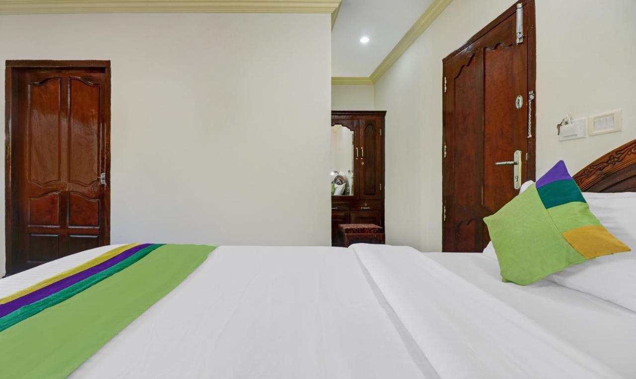 Itsy Hotels The Waters Edge Beach Resort Ковалам Екстериор снимка